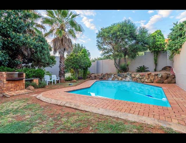 2 BEDROOM TOWNHOUSE FOR SALE IN BASSONIA